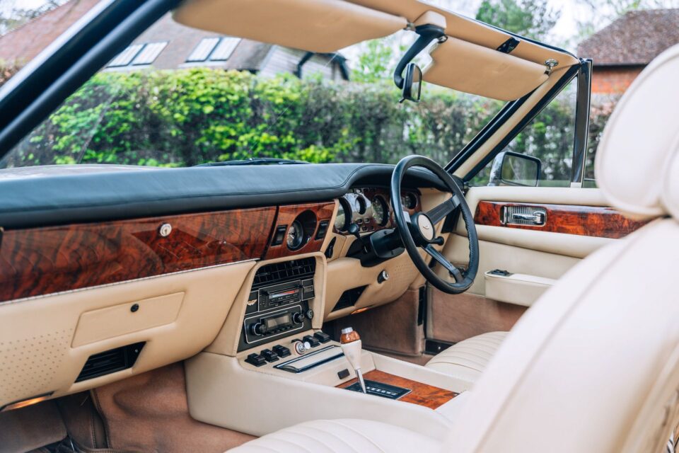 Autofolio Aston Martin Volante